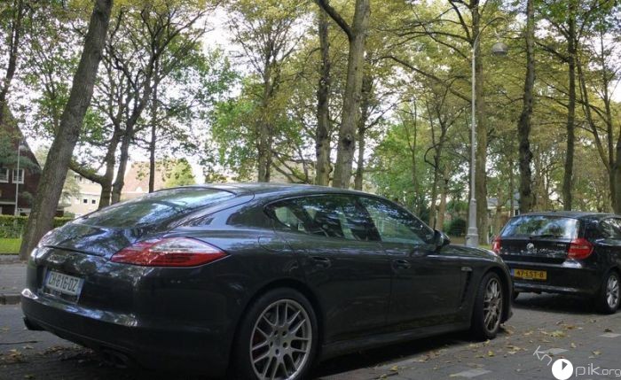 На улицах Амстердама участились кражи фар с автомобилей Porsche Panamera и Cayenne