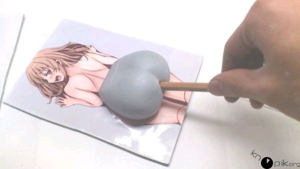 Любители аниме точат карандаши через задницу